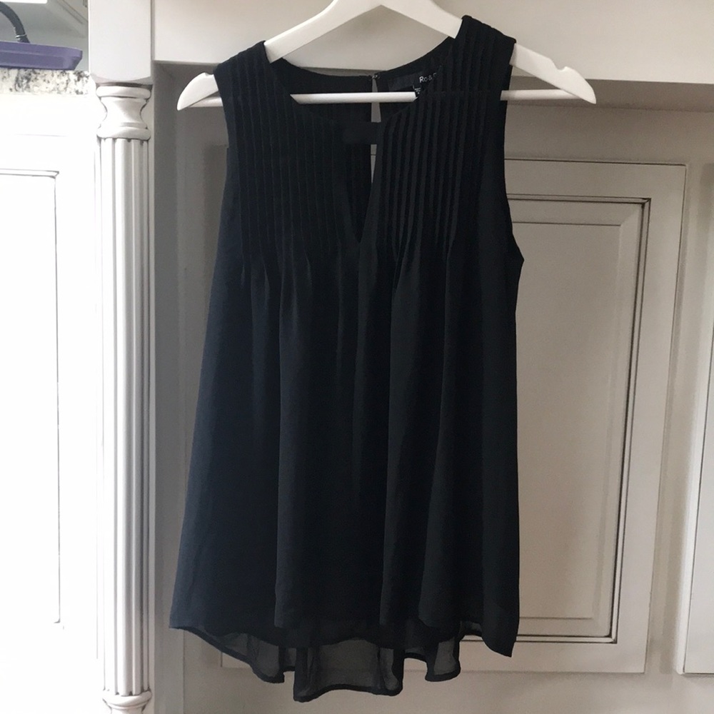 Flowy black top